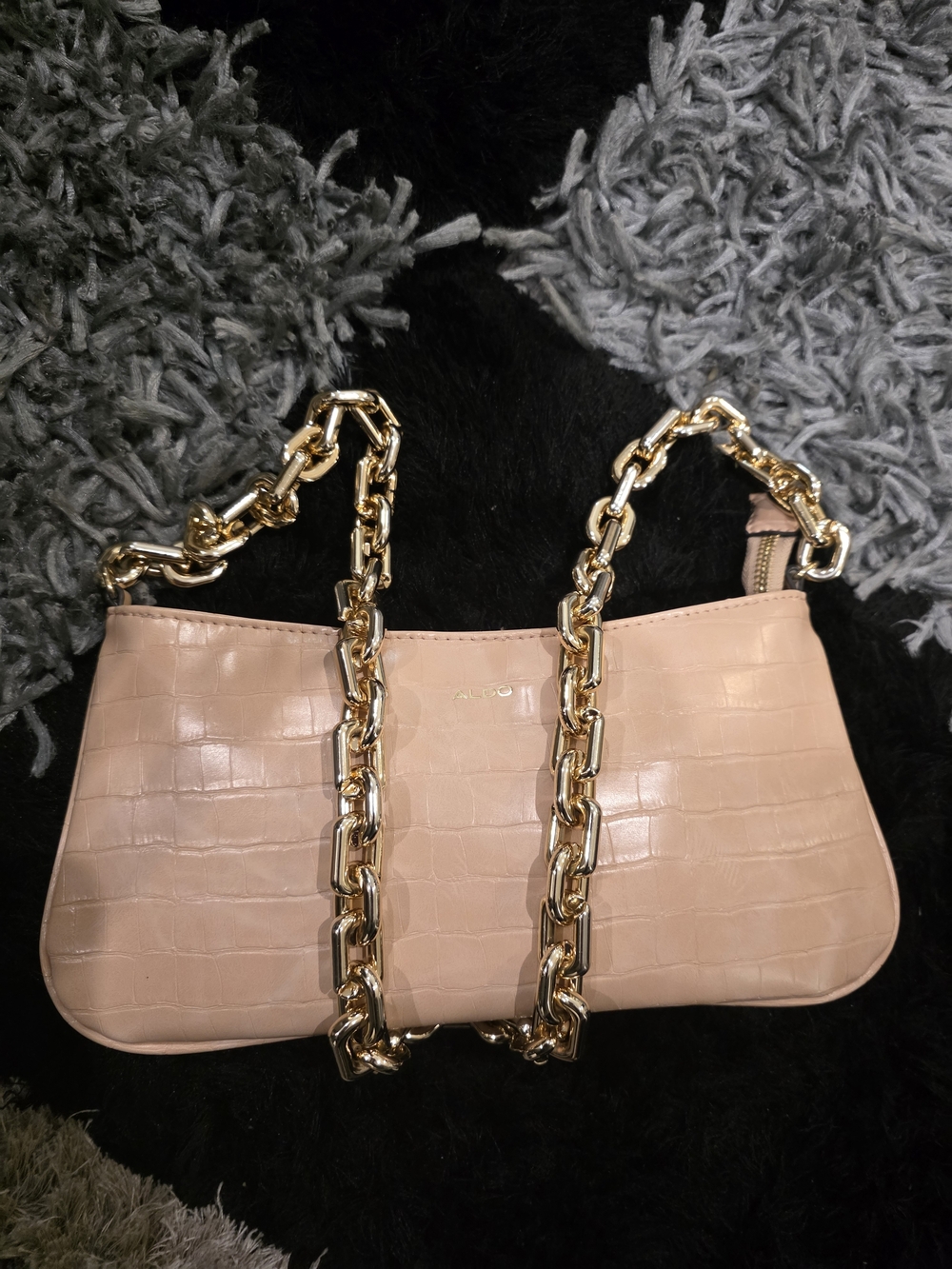 Aldo Chic Pebbled Shoulder Bag in Blush Pink with Gold Chain - Picture 2 of 7